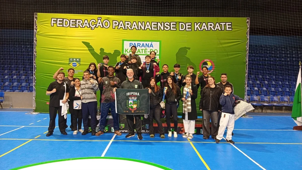 Ibiporã brilha no Campeonato Paranaense de Karatê com 11 medalhas em Paranaguá