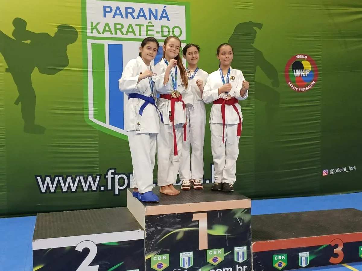 Ibiporã brilha no Campeonato Paranaense de Karatê com 11 medalhas em Paranaguá