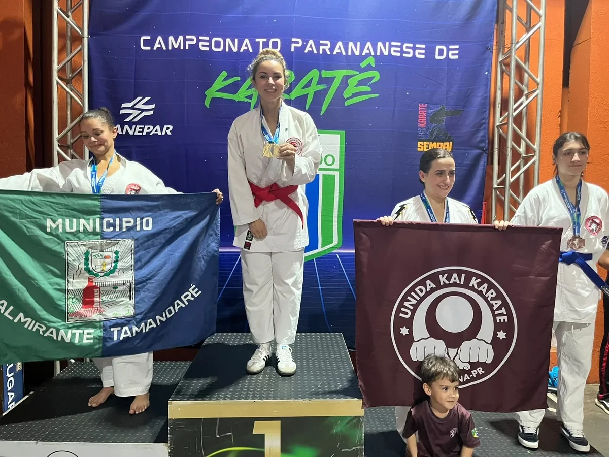 Ibiporã conquista 10 pódios na 2ª etapa do Paranaense de Karatê em Londrina