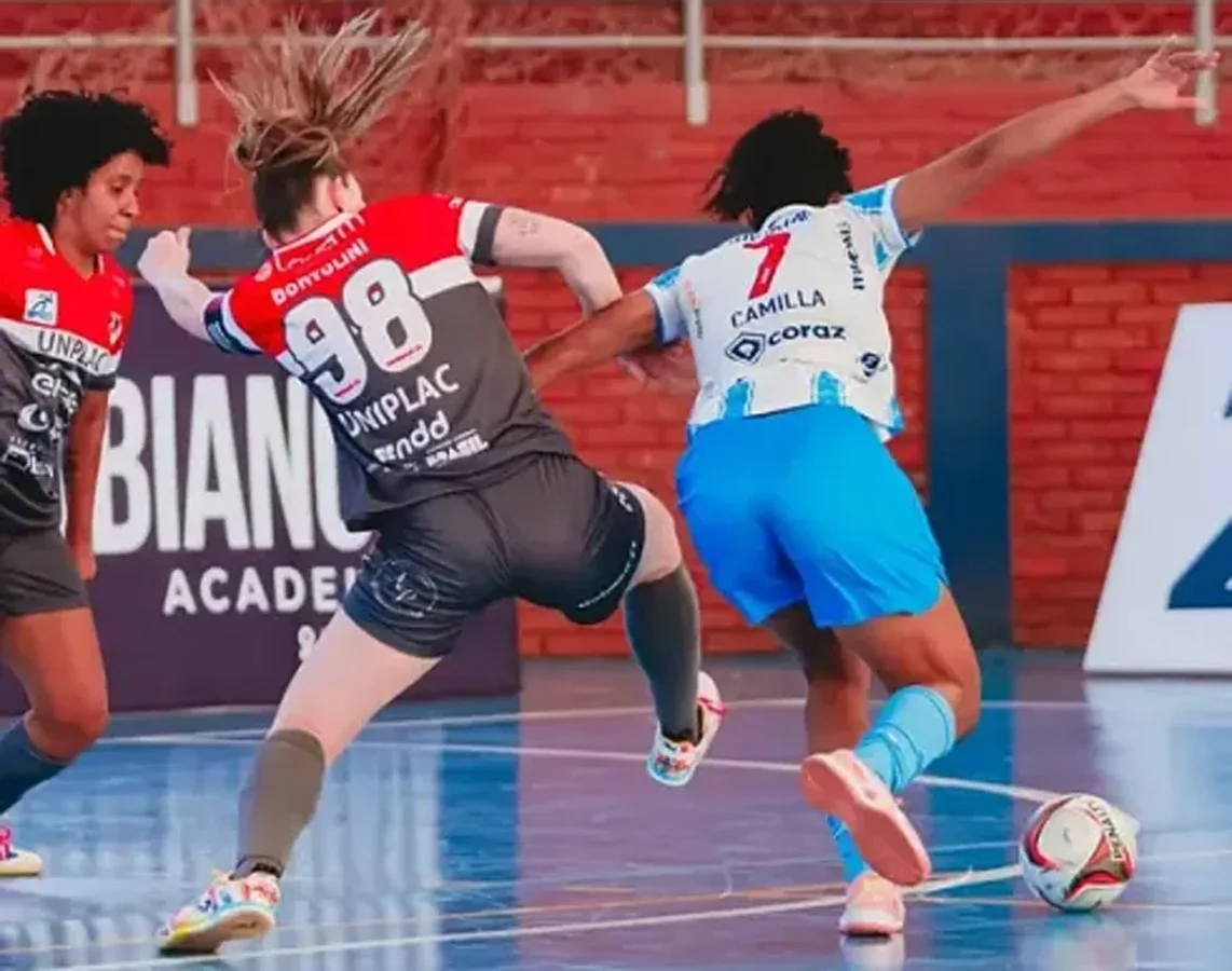 Londrina Futsal faz duelo decisivo contra Telêmaco Borba por vaga no G8 da Liga Feminina