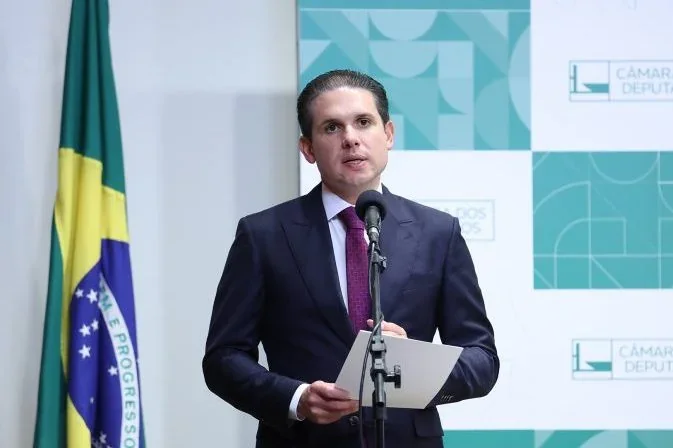 Hugo Motta critica tarifas dos EUA sobre produtos brasileiros e defende reação em defesa da economia
