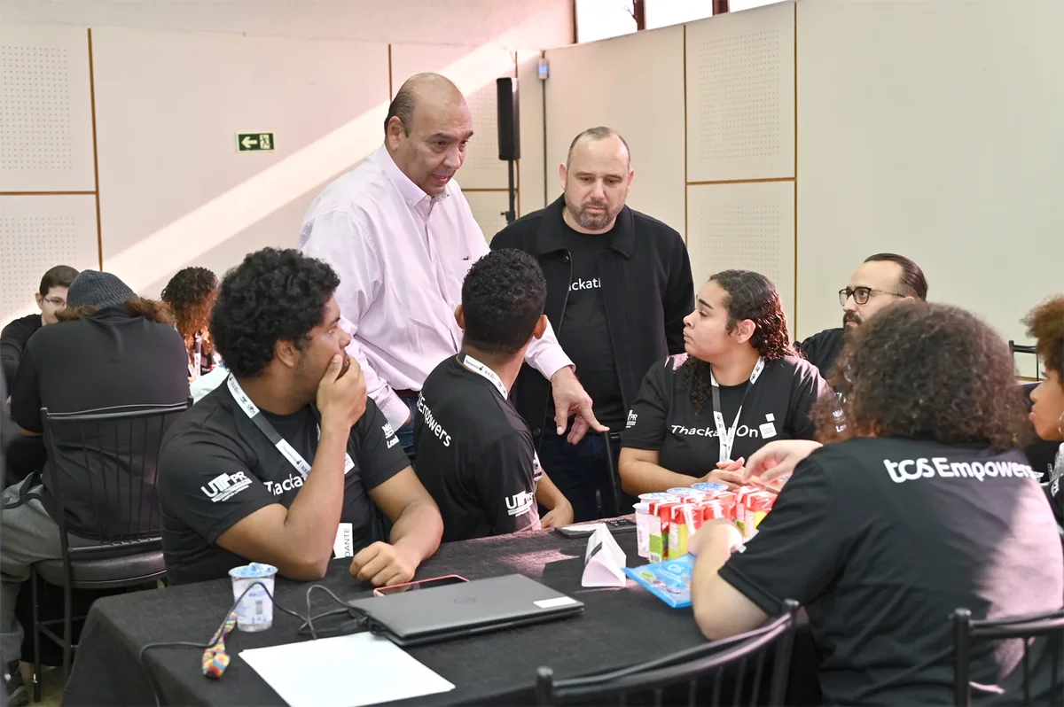 Programa vai capacitar 5,8 mil estudantes e educadores do Paraná em Inteligência Artificial
